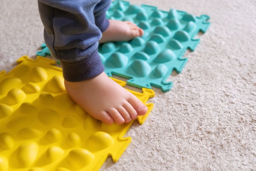 Esercizi piede cavo bambini: come correggerlo?