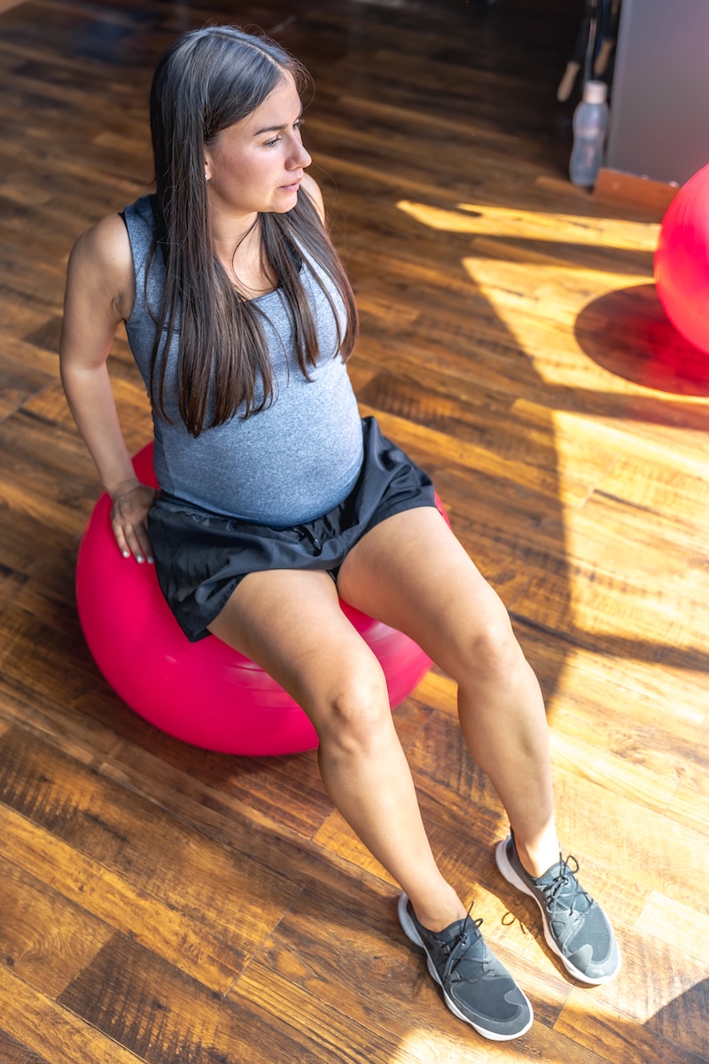 Gambe gonfie in gravidanza: cause e rimedi