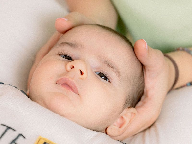 Plagiocefalia neonato a Bologna: prevenirla e trattarla
